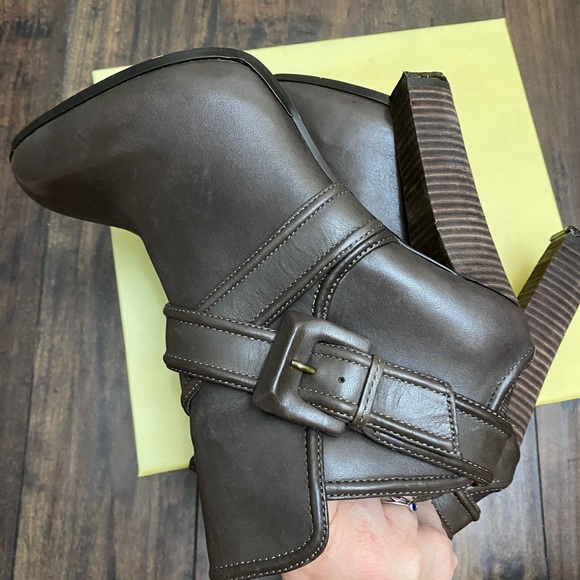 Ankle bootie, heel - Picture 2 of 11